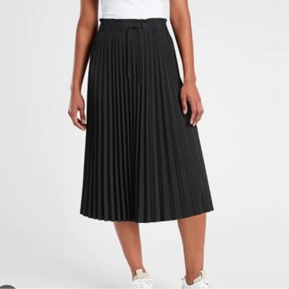 Athleta Hayes pleated midi skirt